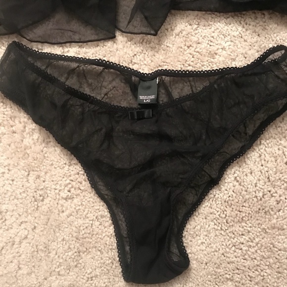 New VS Lingerie set - Picture 3 of 3